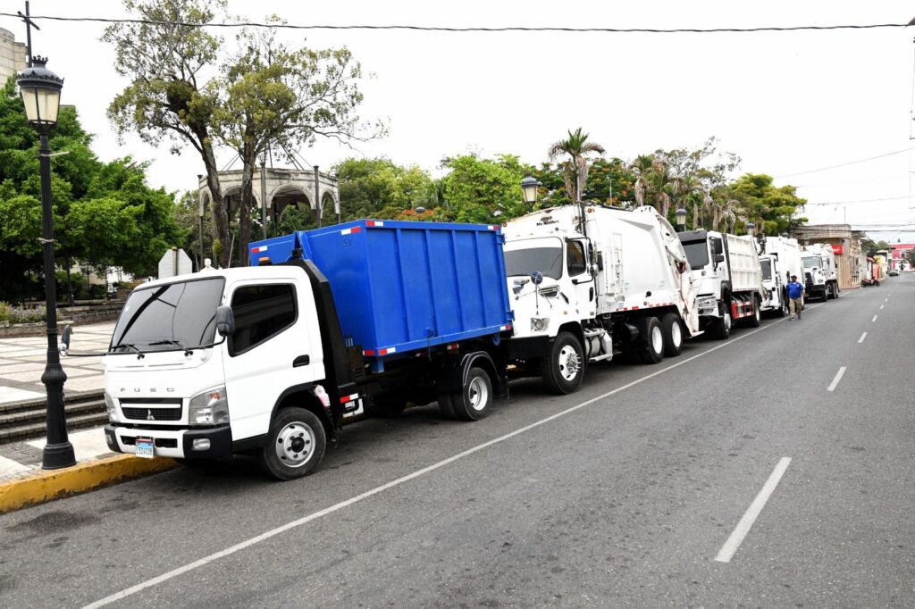 Alcaldía de La Vega invierte RD$34 millones en nuevos camiones recolectores