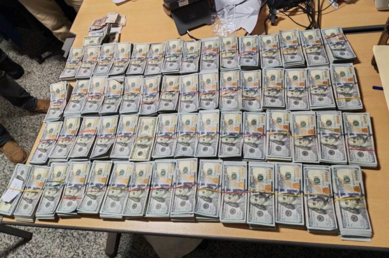 La Dirección General de Aduanas en conjunto con organismos de seguridad aeroportuarias del Estado decomisó US$600,700.