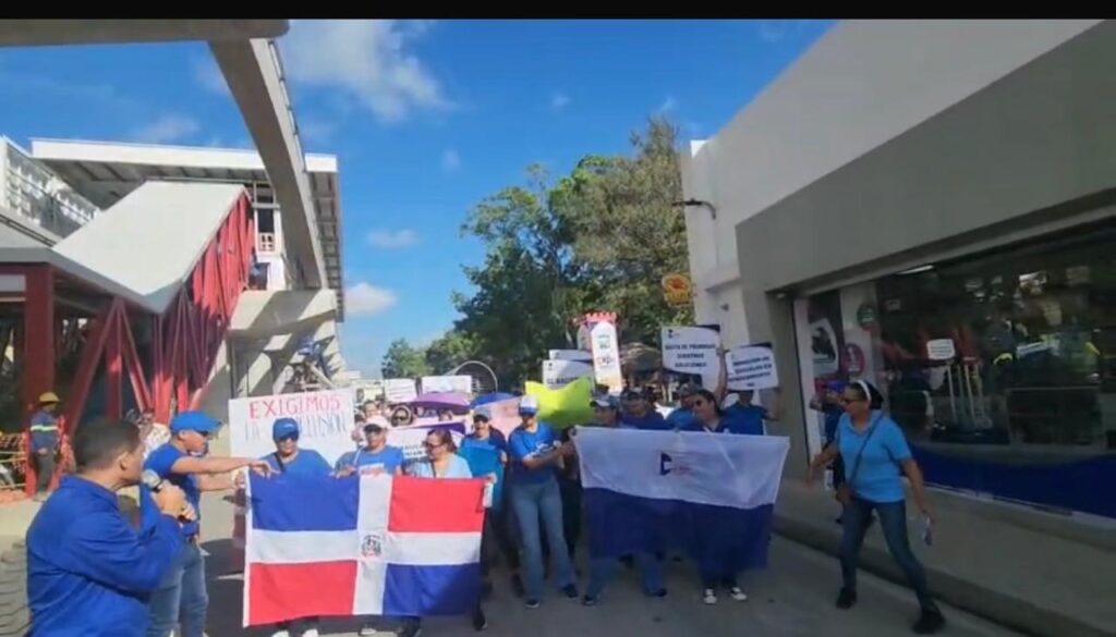 ADP amenaza con paros escalonados por escuelas sin terminar en Santiago
