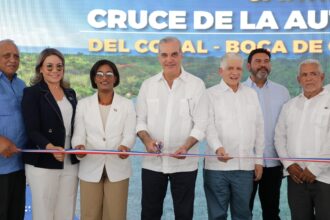Abinader inaugura carretera de Boca de Chavón tras 25 años de espera