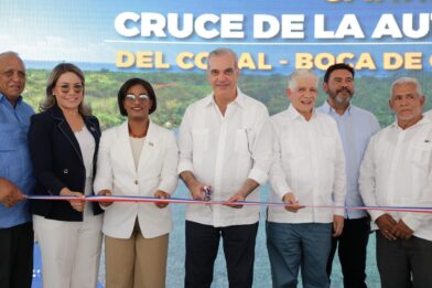 Abinader inaugura carretera de Boca de Chavón tras 25 años de espera