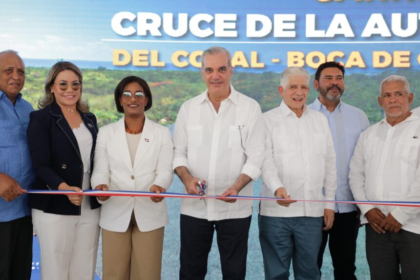 Abinader inaugura carretera de Boca de Chavón tras 25 años de espera