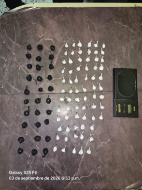 Policía Nacional ocupa presuntas sustancias narcóticas durante operativo preventivo en La Vega
