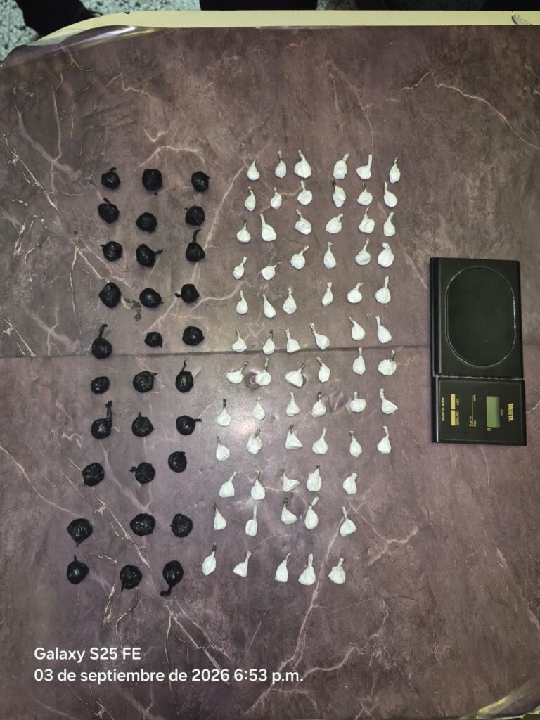 Policía Nacional ocupa presuntas sustancias narcóticas durante operativo preventivo en La Vega
