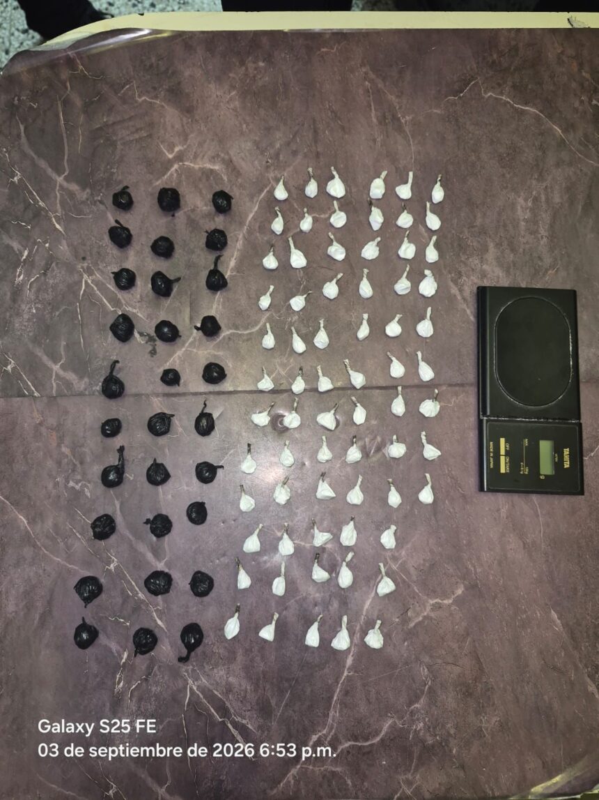 Policía Nacional ocupa presuntas sustancias narcóticas durante operativo preventivo en La Vega