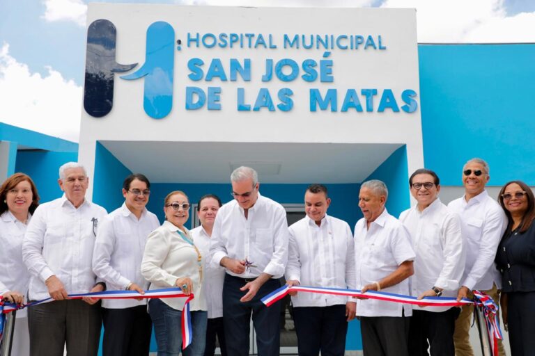 Abinader destaca avances en salud en Sajoma y sus distritos