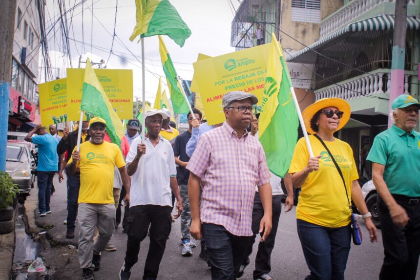 Frente Amplio realiza octava caminata-protesta en SDO contra alto costo de la vida y apagones