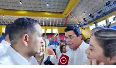 David Collado recibe ovación durante su llegada a la Convención Nacional del PRM