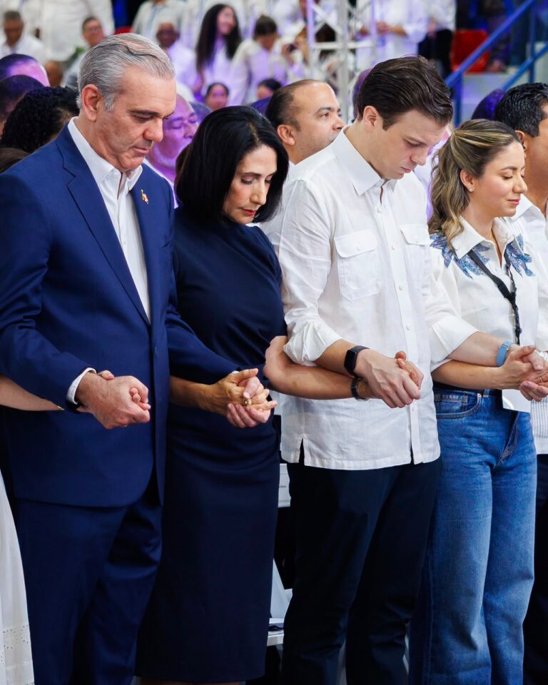 PRM juramenta nuevas autoridades encabezadas por Luis Abinader en ambiente de unidad