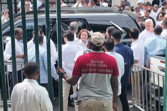 Carolina Mejía llega con su hijo Juan Garrigó a la convención nacional del PRM