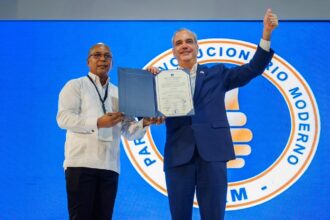 Luis Abinader es juramentado como presidente del PRM para el período 2026-2030