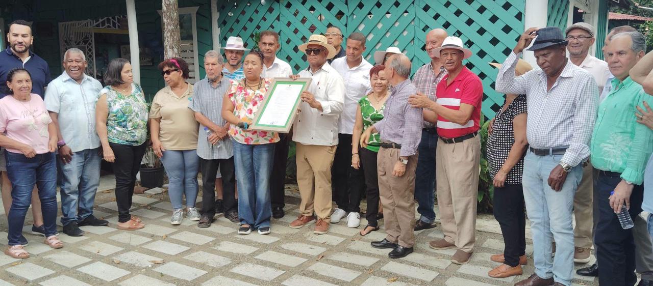 Bonao reconoce el valor de la literatura y declara el 5 de septiembre como su día