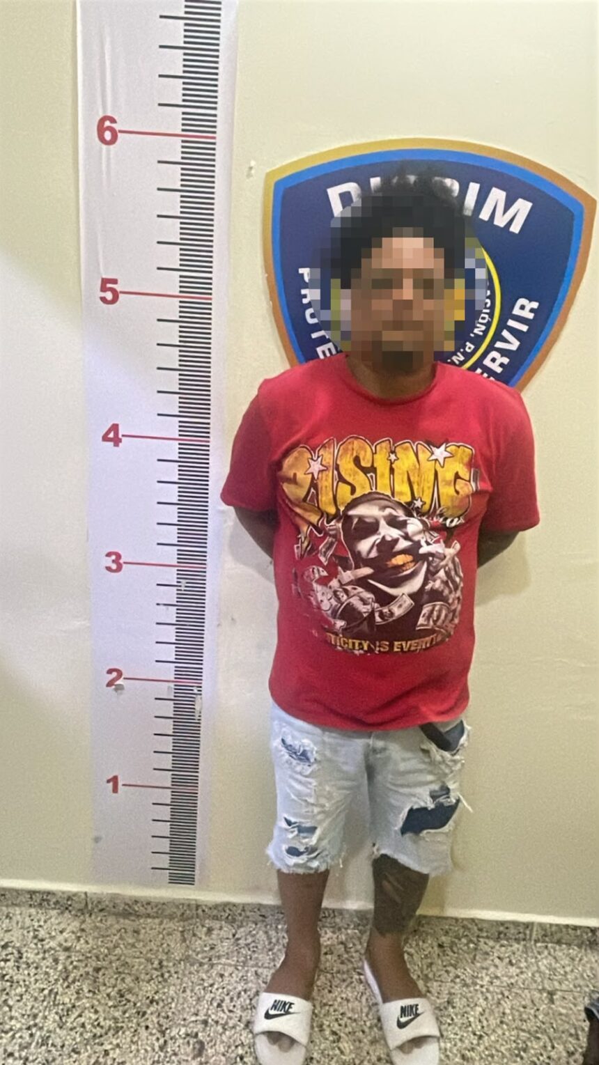 Policía Nacional apresa a un hombre con presuntas sustancias narcóticas en La Vega
