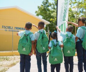 Cementos Progreso Dominicana entrega kits escolares a 2,500 niños