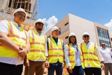 Ministro Rodríguez supervisa avances del Centro Universitario UASD Santo Domingo Este, con 60 % de ejecución