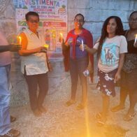 ADP se une a encendido de velas en Villa Riva en demanda de reivindicaciones