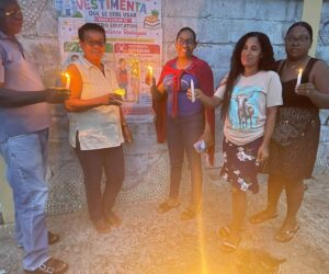 ADP se une a encendido de velas en Villa Riva en demanda de reivindicaciones