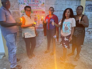 ADP se une a encendido de velas en Villa Riva en demanda de reivindicaciones