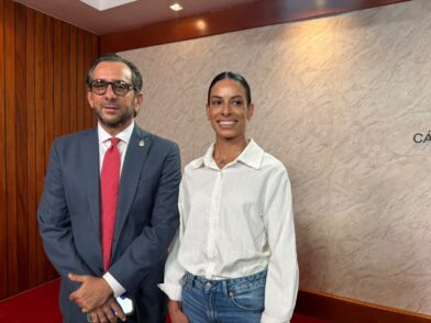 Atleta Bianca Acosta visita el Congreso Nacional tras conquistar oro para República Dominicana.