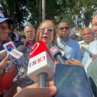 Rosa Santos: “No vamos a poner en riesgo la vida de los niños” y revela graves fallas en escuela de Santiago