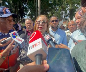Rosa Santos: “No vamos a poner en riesgo la vida de los niños” y revela graves fallas en escuela de Santiago