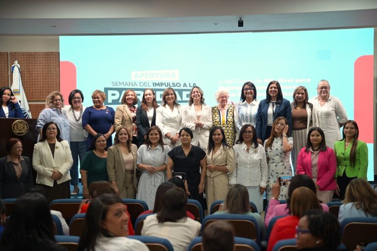 Ministerio de la Mujer y OEA fortalecen liderazgo político de cientos de mujeres rurales de la región