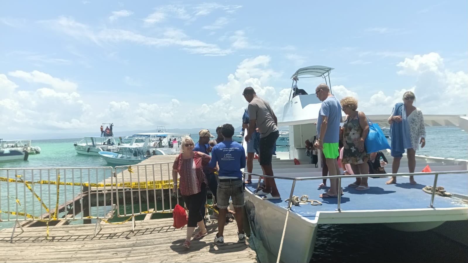Muelle público de Cayo Levantado en Samaná permanece colapsado y representa un alto riesgo