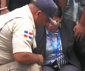 Emergencia real en pleno simulacro: empleada de Contraloría sufre caída y se fractura una rodilla