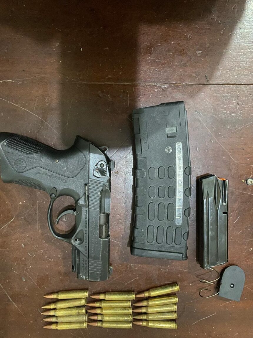 Tiroteo entre bandas rivales desata alarma en Moca; Policía apresa a dos presuntos participantes