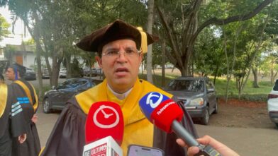Rector de la PUCMM advierte que RD debe acelerar transformación educativa tras PISA 2025