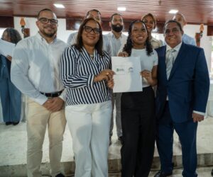 Consejo para el Desarrollo entrega 90 becas universitarias a jóvenes meritorios de Monseñor Nouel