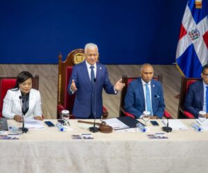 Ricardo de los Santos encabeza sesión del Senado en La Romana por los 82 años de la provincia