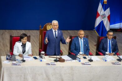 Ricardo de los Santos encabeza sesión del Senado en La Romana por los 82 años de la provincia