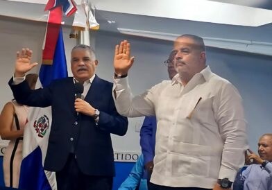Dirigentes del PRD piden a Noe Sterling que vuelva a asumir la candidatura presidencial