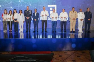 Abinader lanza RD Inteligente para capacitar gratis a un millón de dominicanos en inteligencia artificial
