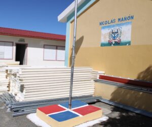 Distrito Educativo instalará aulas modulares ante déficit de espacios en escuela de Azua