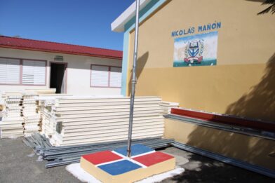 Distrito Educativo instalará aulas modulares ante déficit de espacios en escuela de Azua