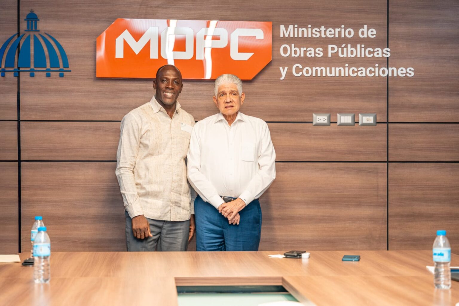 Alcaldía de Villa Hermosa gestiona nuevas obras viales y asfaltado en encuentro con el ministro de Obras Públicas