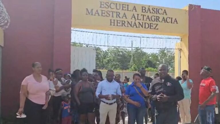 Denuncian que condiciones de escuelas en Ramón Santana ponen en riesgo a estudiantes