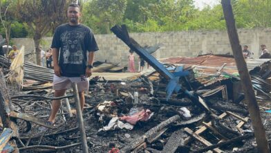 Fuego reduce a cenizas cinco viviendas en Santiago y deja a varias familias en la calle