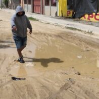 Entre hoyos, lodo y basura: residentes de La Ureña protestan y exigen solución