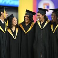 PUCMM celebra graduación y llama a actuar sin “ciclos políticos” frente a resultados de PISA