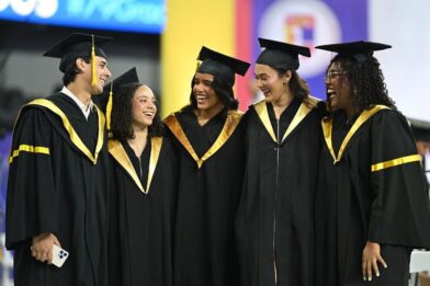 PUCMM celebra graduación y llama a actuar sin “ciclos políticos” frente a resultados de PISA