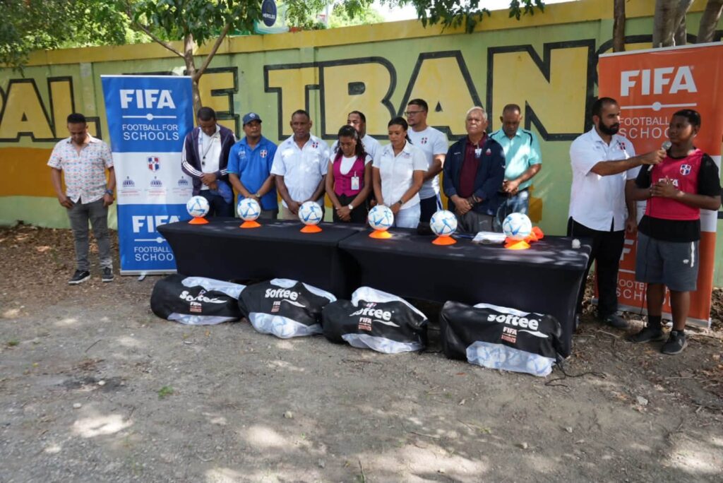 FIFA e INEFI llevan impulso al fútbol escolar en Azua, Peravia y Ocoa