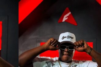 Familiares de Diddy Glow esperan entrega de su cuerpo en el INACIF tras asesinato en Boca Chica