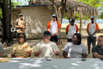 Alejandro Campos anuncia inicio de reparación del muelle de Cayo Levantado tras reunirse con sectores de Samaná