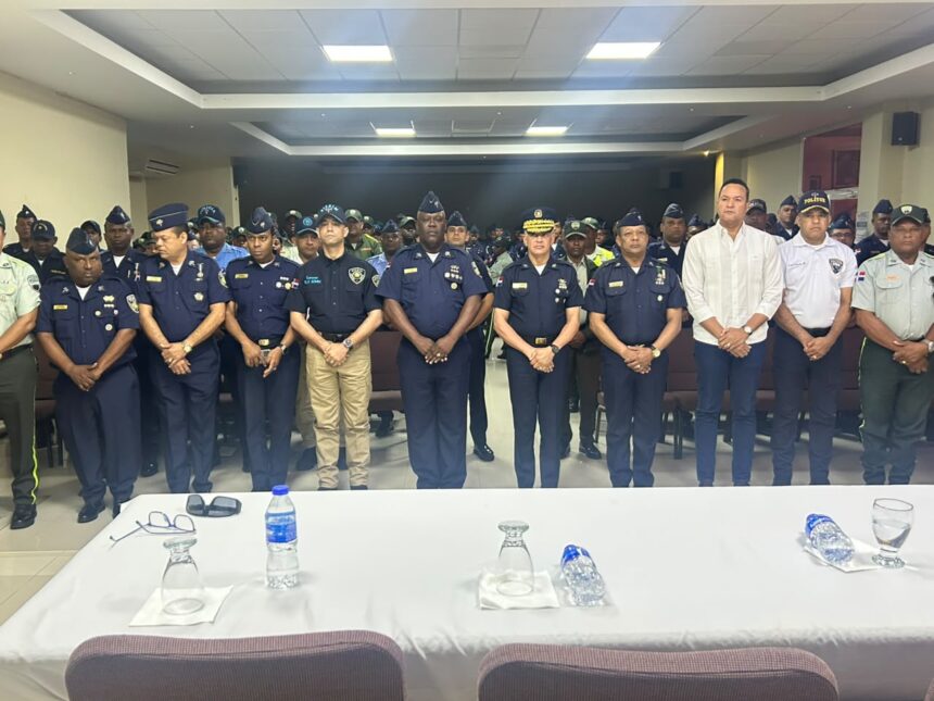 Director de la Policía encabeza encuentro con agentes de la Dirección Regional Sureste