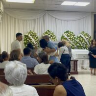 Velan restos del periodista Claudio Concepción en la funeraria Savica de Santiago.