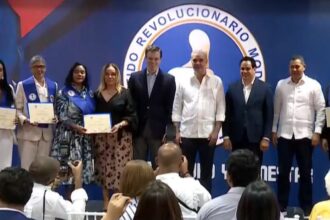 Abinader encabeza graduación de 87 participantes en Gestión Municipal y certificación de 350 en Finanzas Públicas