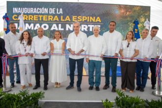Abinader inaugura carretera Las Espinas tras 36 años de espera en Jamao al Norte